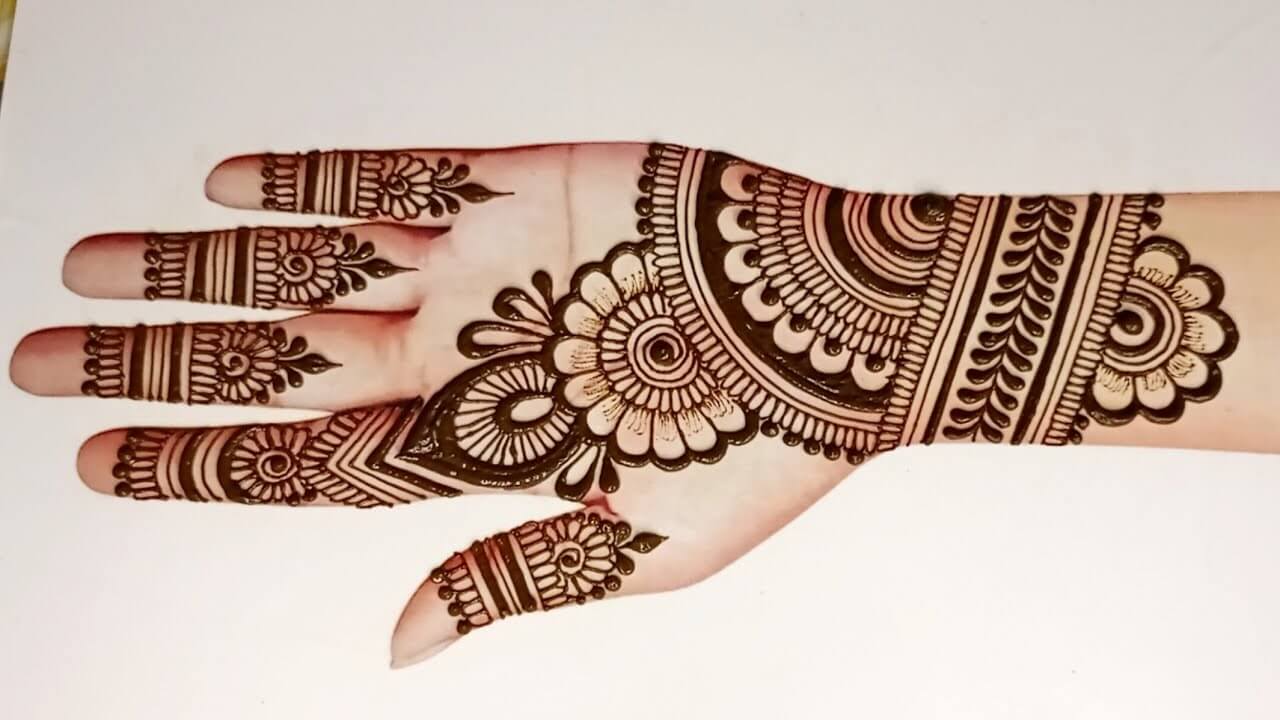 Aesthetic Mehndi Design