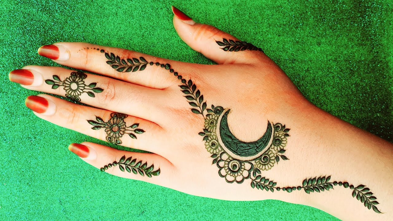 Arabic Moon Mehndi Design