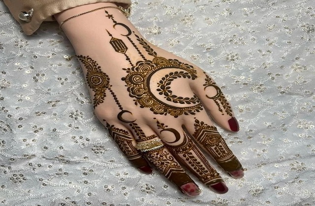 Arabic Moon Mehndi Design