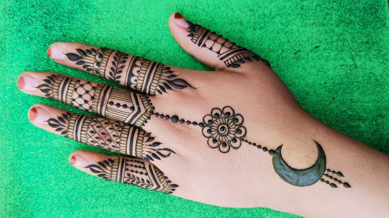 Arabic Moon Mehndi Design