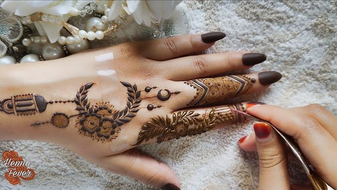 Arabic Moon Mehndi Design