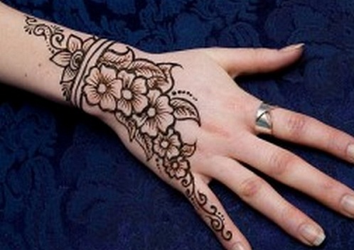 Bracelet Style Mehndi Design