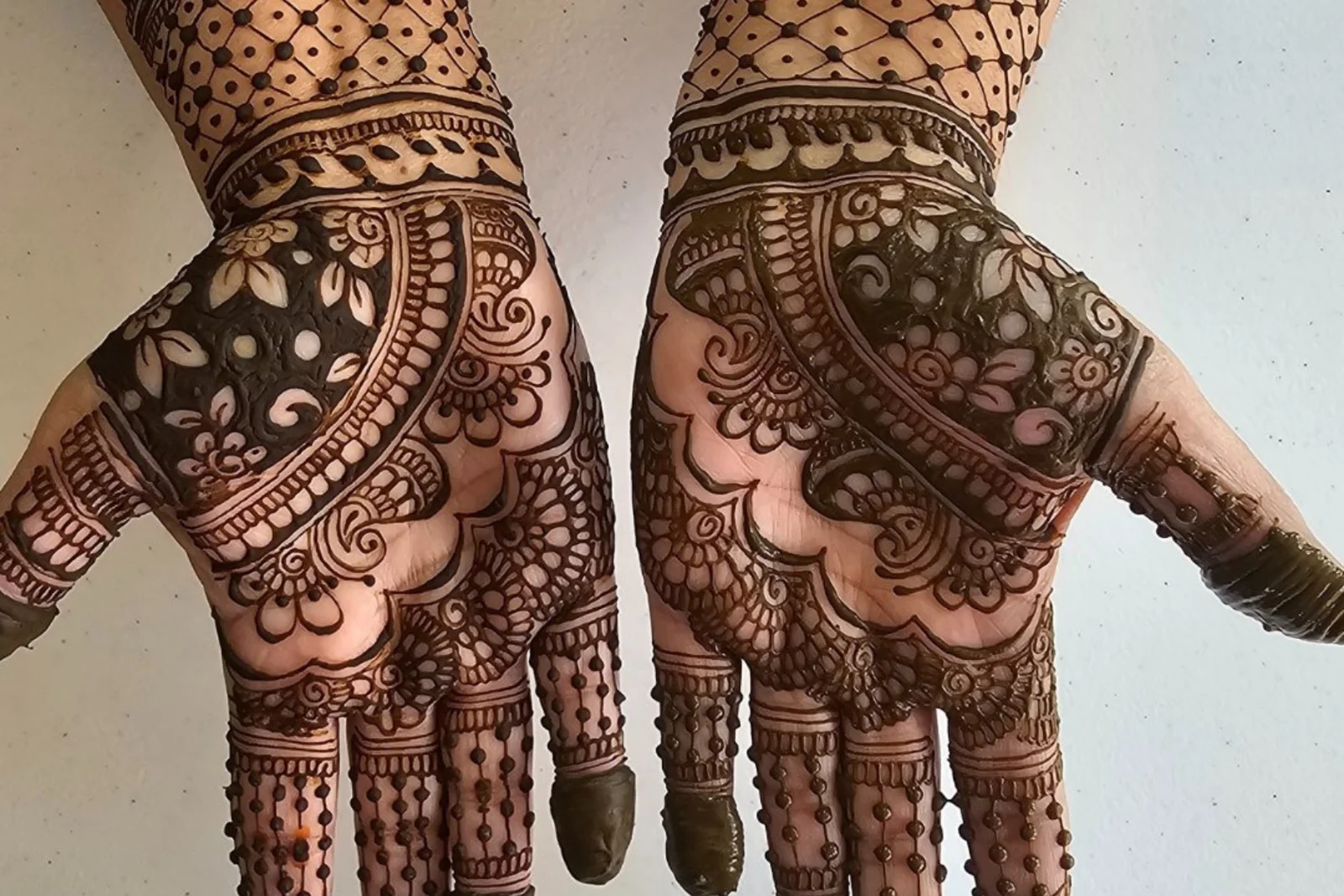 Front hand mehndi
