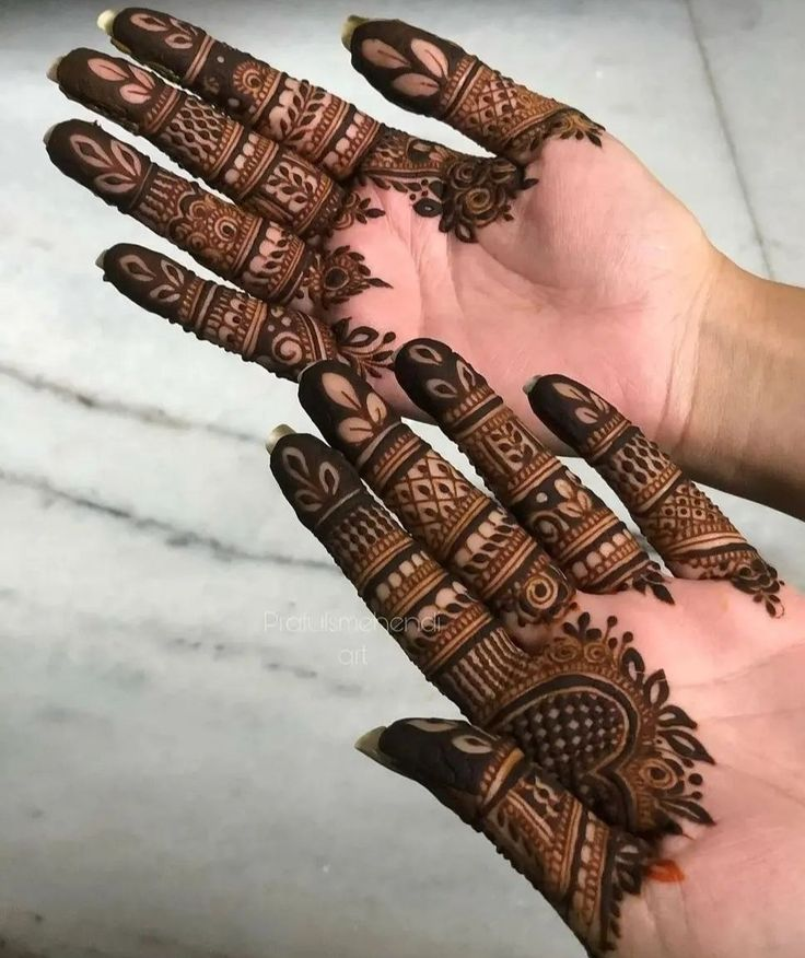 Simple Mehndi Design Front Hand