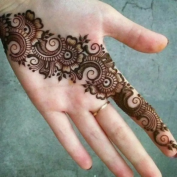 Khafif mehndi design back hand