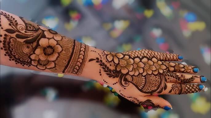Khafif mehndi design back hand