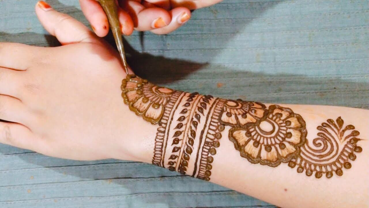 Simple Back Hand Mehndi Design