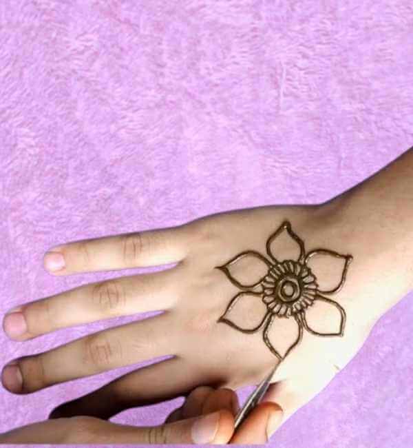 Simple mehndi designs for kids