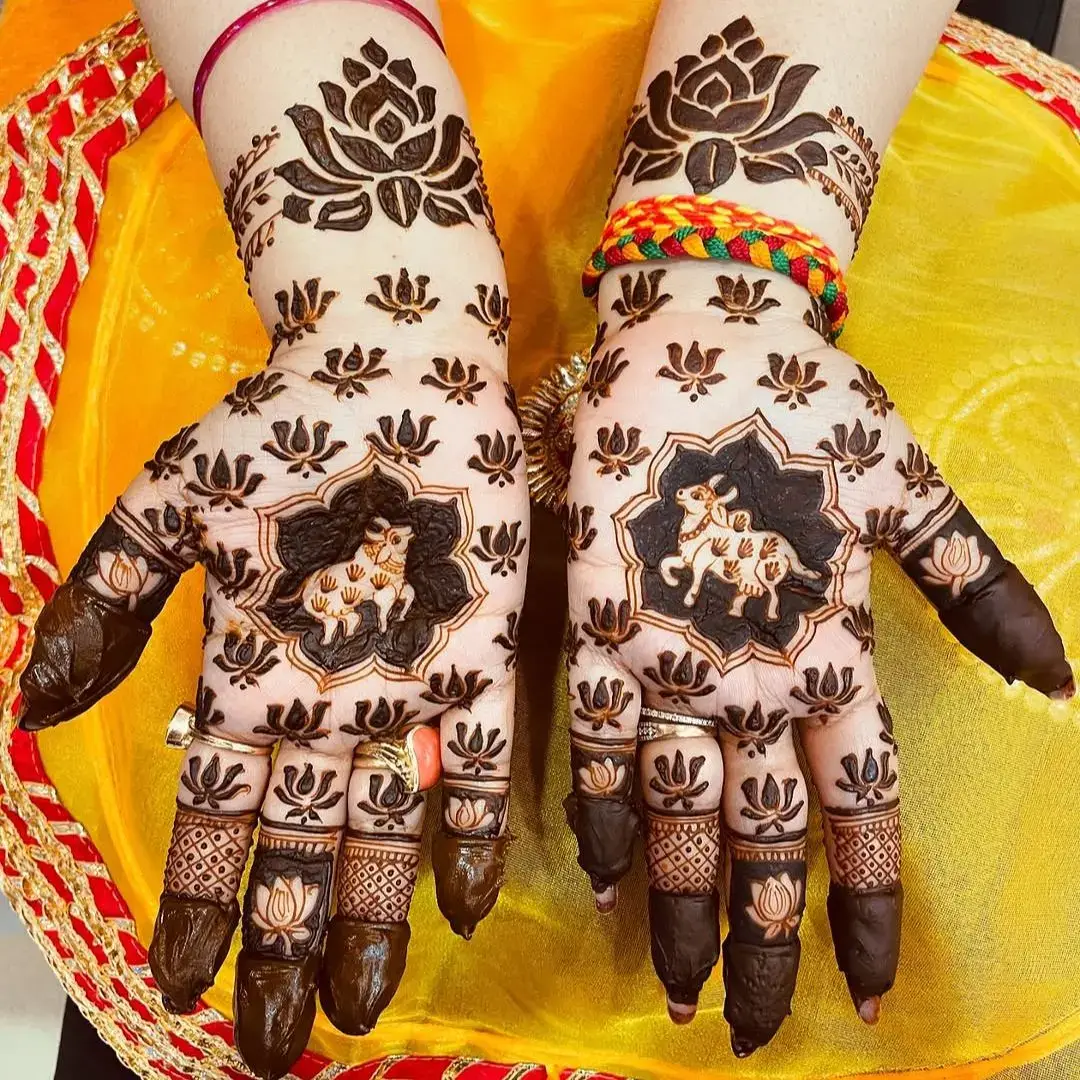 Stylish Back Hand Mehndi Design