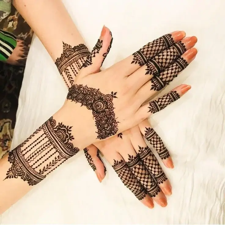 Stylish Back Hand Mehndi Design