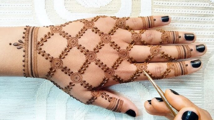 Mehndi Design Simple Back Hand