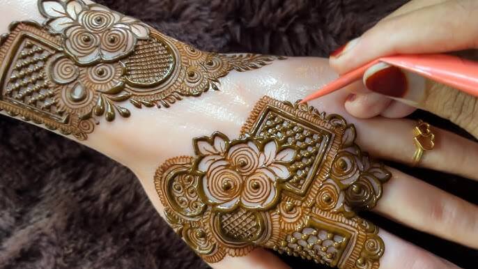 back hand mehndi design simple
