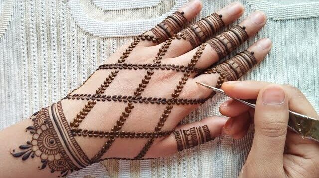 back hand mehndi design simple
