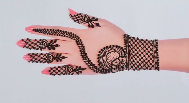 Chain Bracelet Mehndi Design