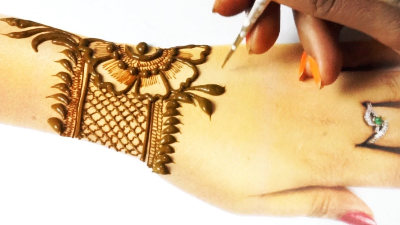 Chain Bracelet Mehndi Design