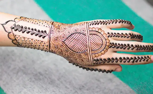 Khafif Mehndi Design for Eid ul Adha 2026