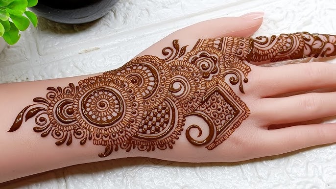 Minimal Mehndi Design