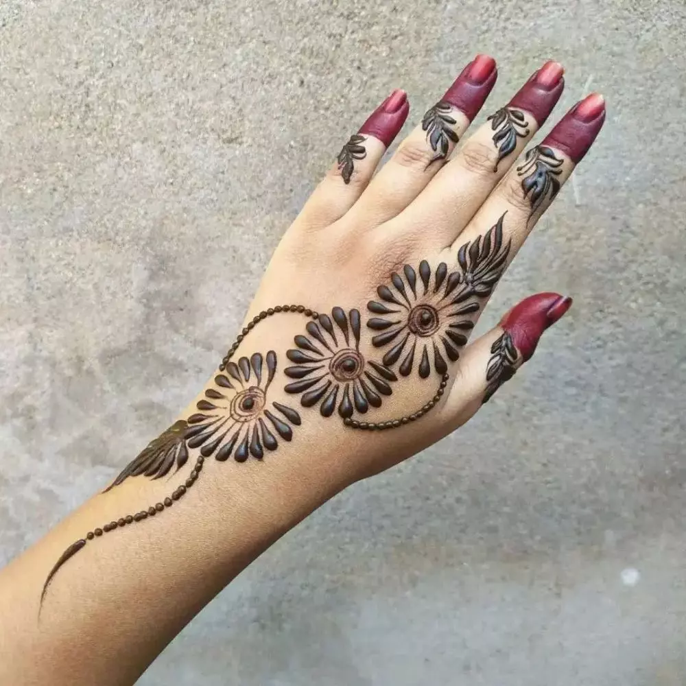 Quick 15-Minute Mehndi Design