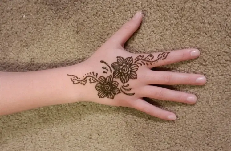 Simple Mehndi Design for Girls 2026