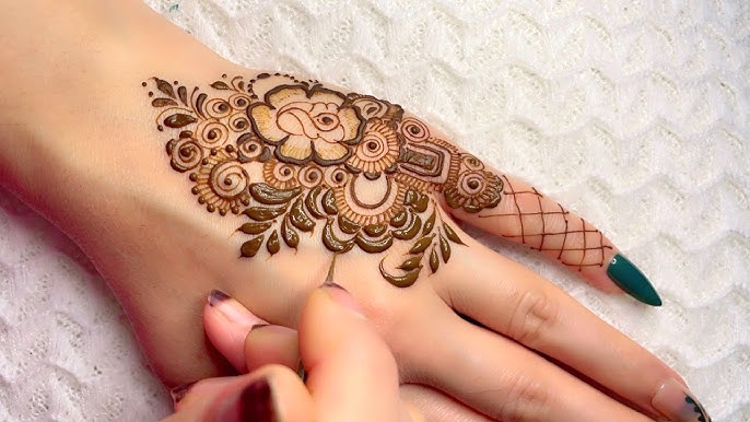 Eid Mehndi Design for Girls